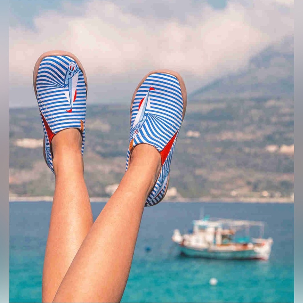 Uin Women's Slip On Canvas Shoes Striped Boat 🛥️ size 8
